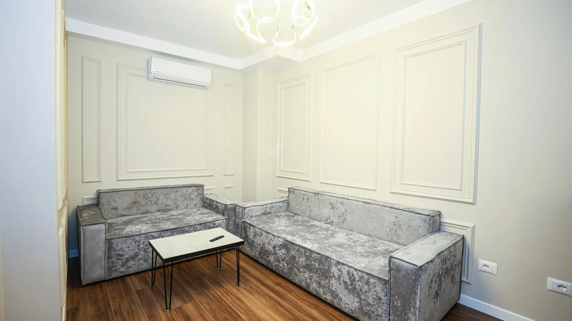 Miku Apartment -Charming One Bedroom At Komuna E Parisit Tirana Albania