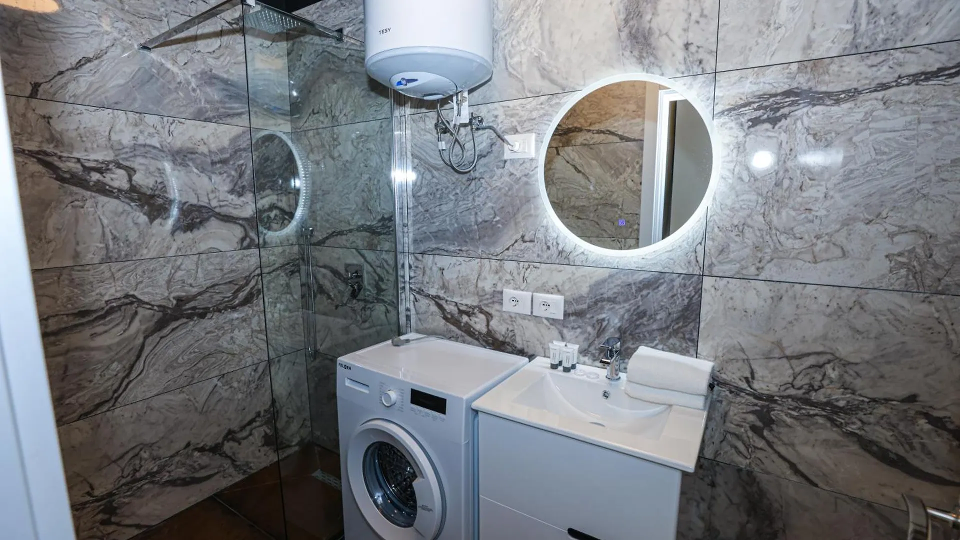 Miku Apartment -Charming One Bedroom At Komuna E Parisit Tirana