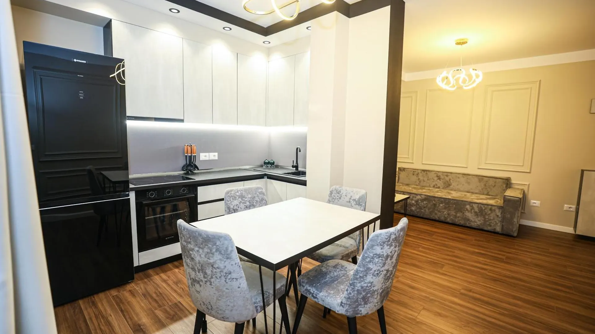 Miku Apartment -Charming One Bedroom At Komuna E Parisit Tirana