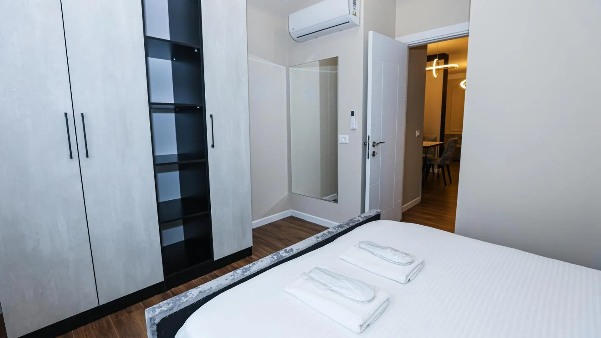 Miku Apartment -Charming One Bedroom At Komuna E Parisit Tirana