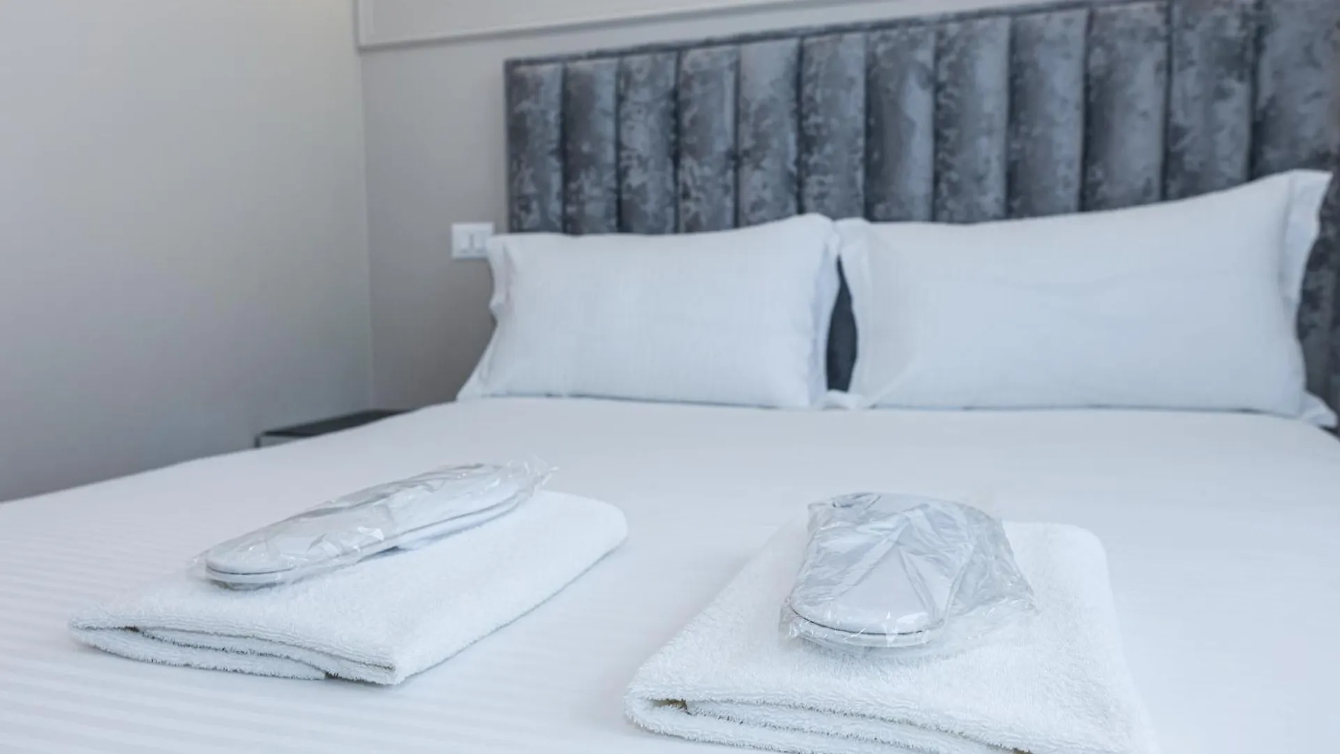 Miku Apartment -Charming One Bedroom At Komuna E Parisit Tirana
